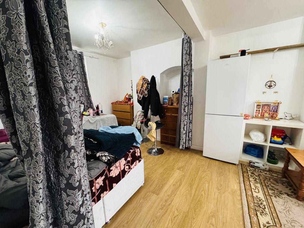 Property photo 3 of 9 Photo 3