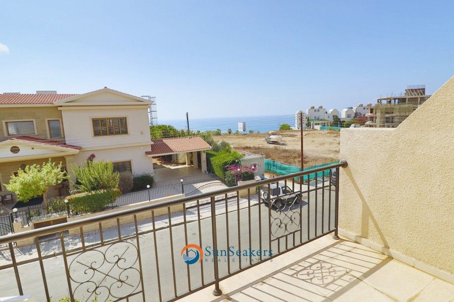 Property photo 2 of 27