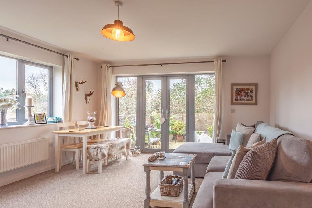 Property photo 2 of 7 Lounge.Jpg