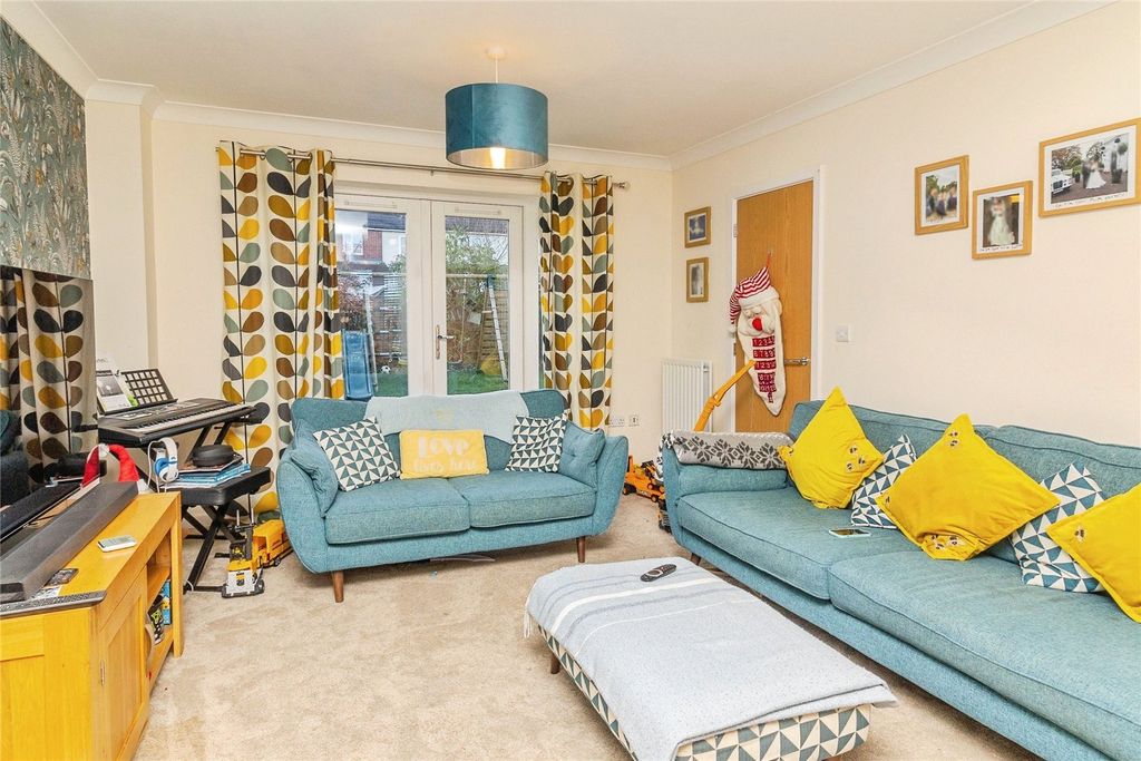 Property photo 2 of 27 Picture No. 23