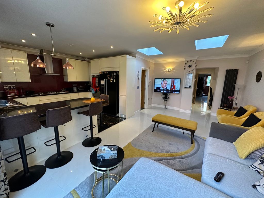 Property photo 3 of 21