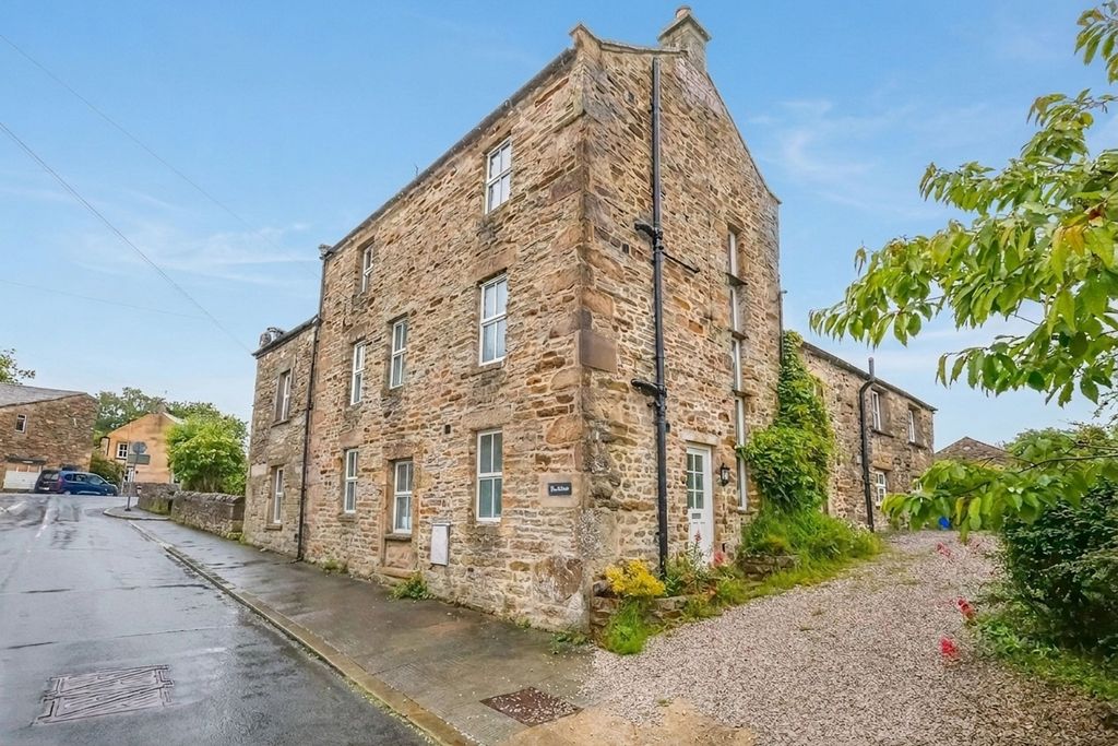Property photo 1 of 31