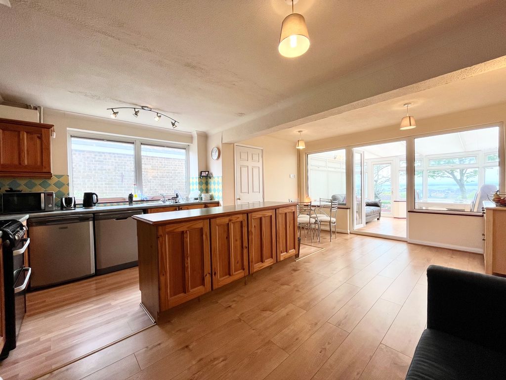 Property photo 3 of 16 Photo 03