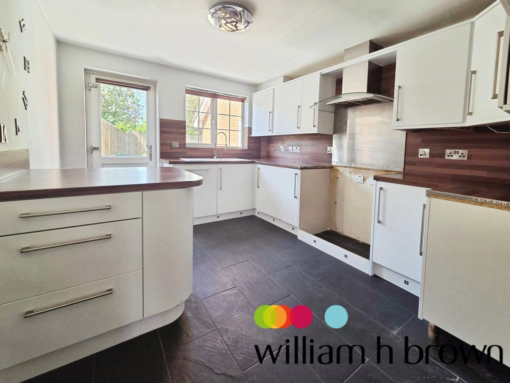 Property photo 3 of 16 Front