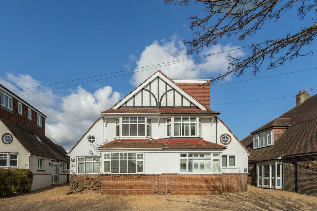 Property photo 1 of 28 11 Nevill Avenue-1.Jpg
