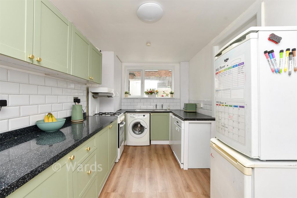 Property photo 2 of 19 Kitchen
