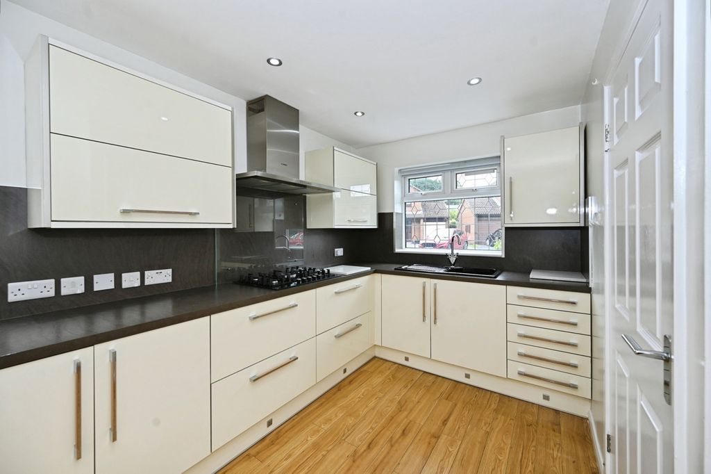 Property photo 2 of 17 Kitchen