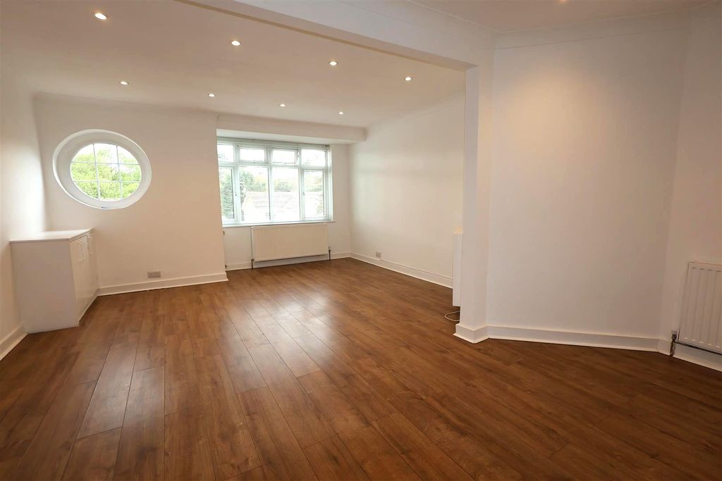 Property photo 3 of 11 Ehxxcugr1Ksh6Alcrfrkow.Jpg