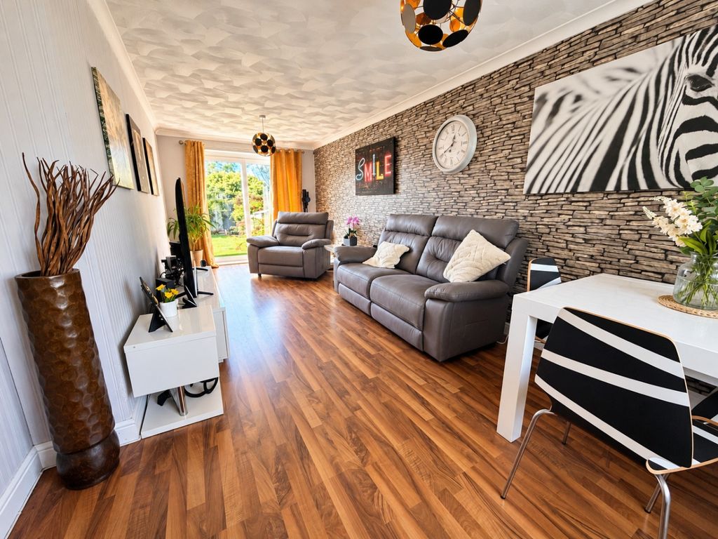 Property photo 2 of 13 5527172