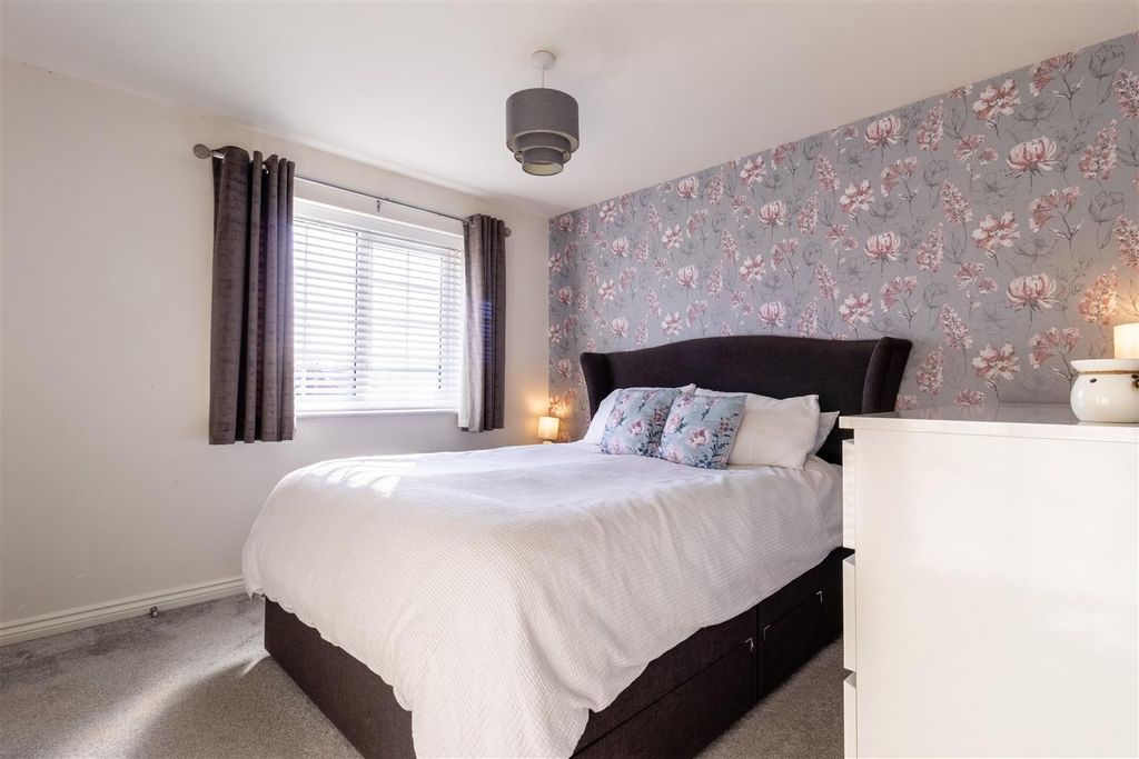 Property photo 3 of 32