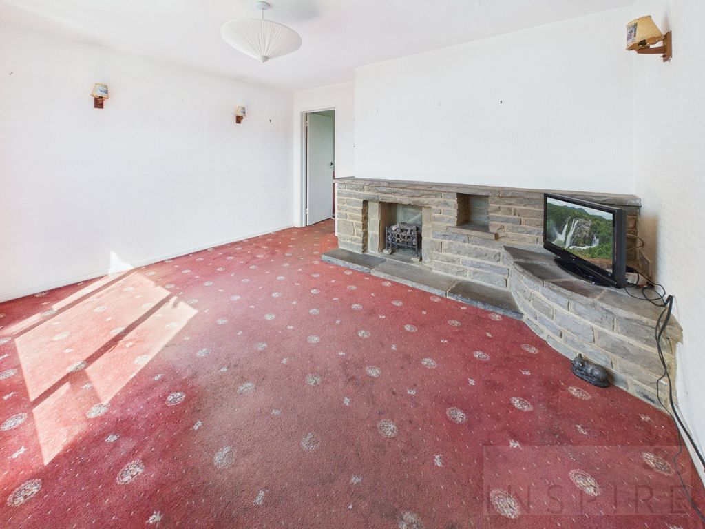 Property photo 2 of 27