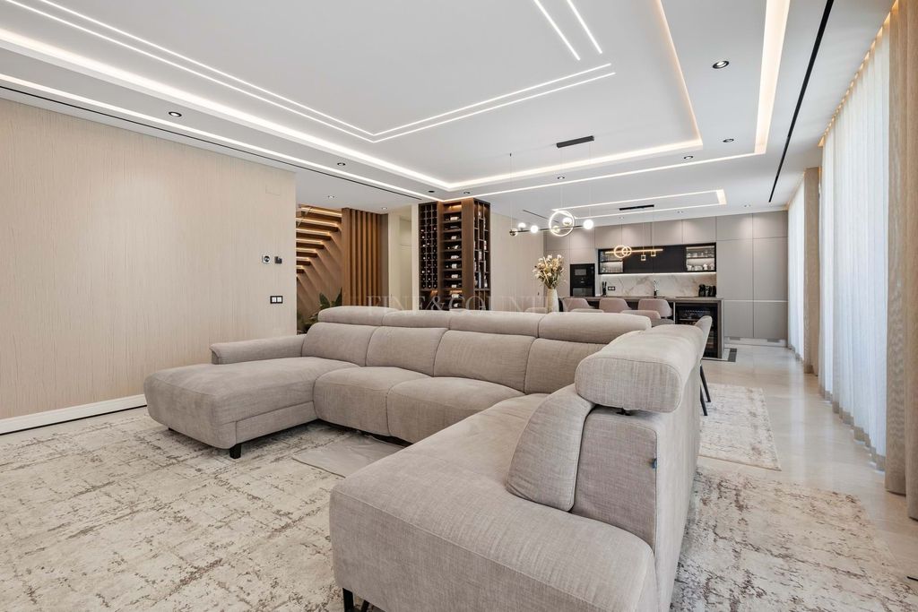 Property photo 2 of 30