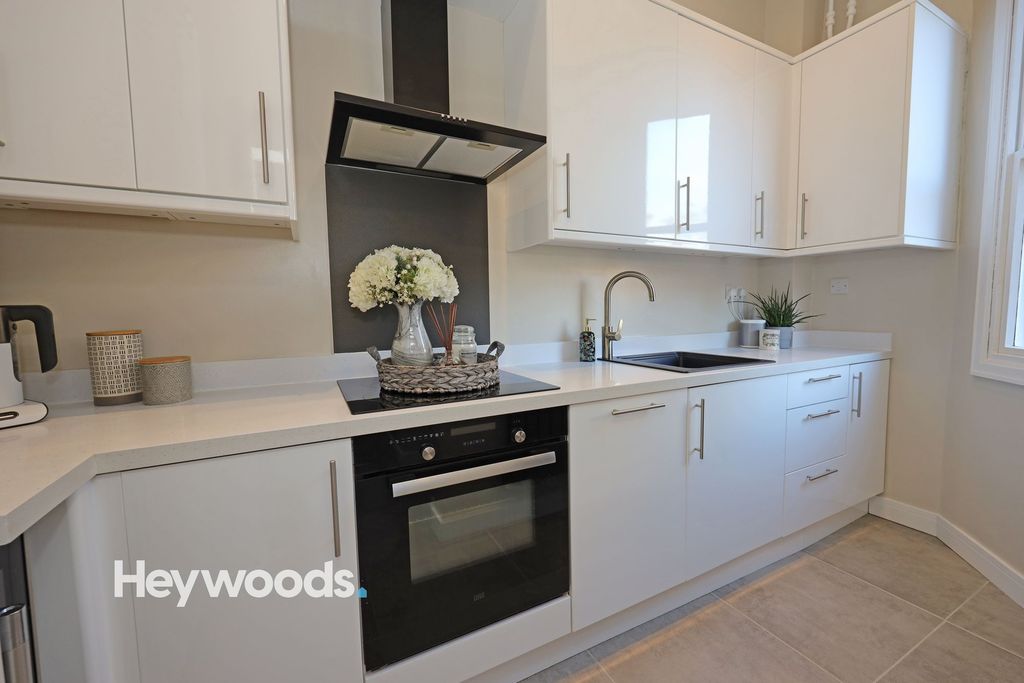 Property photo 3 of 25