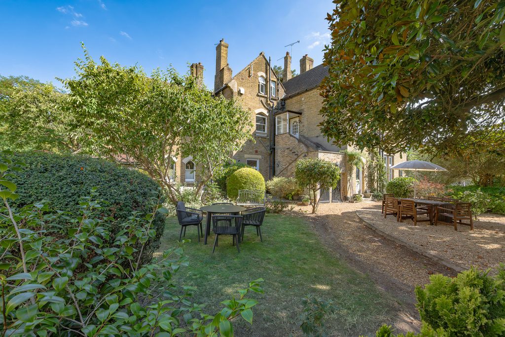 Property photo 3 of 33