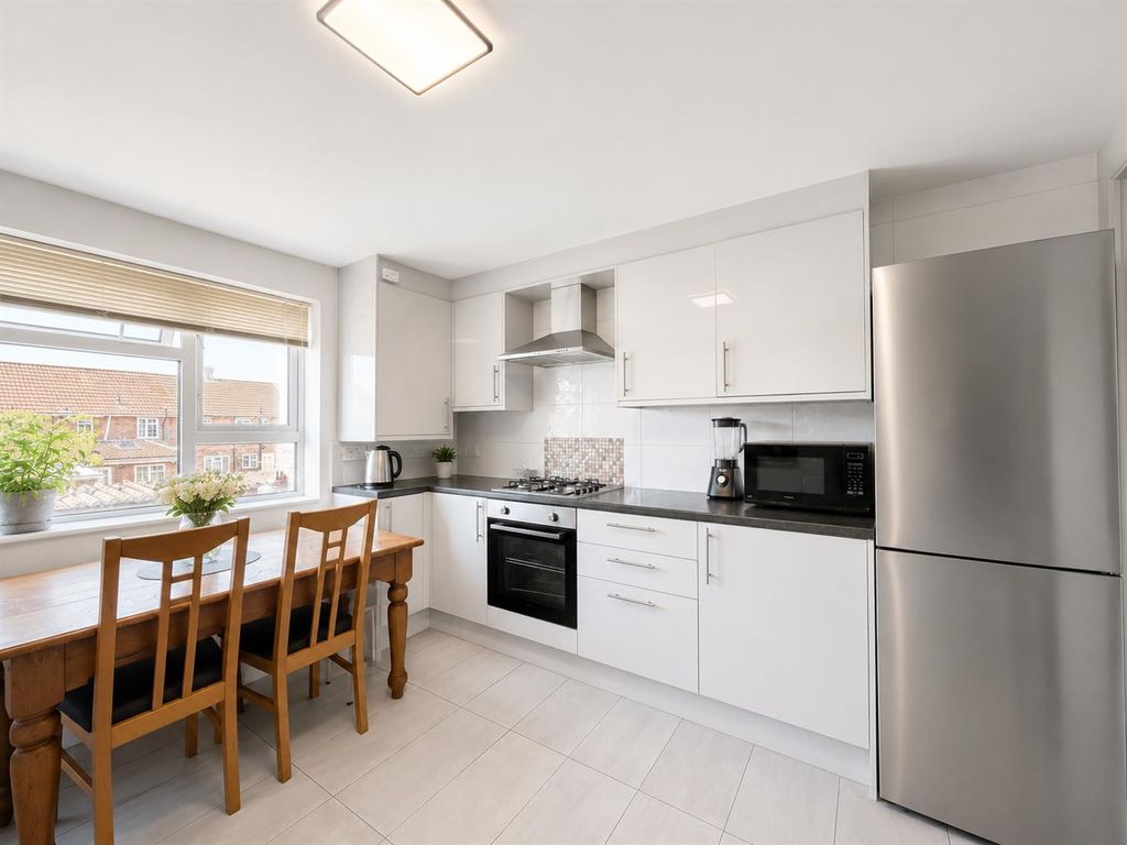 Property photo 1 of 8 Kitchen/ Diner