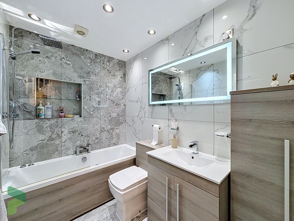 Property photo 1 of 22 Family Bathroom