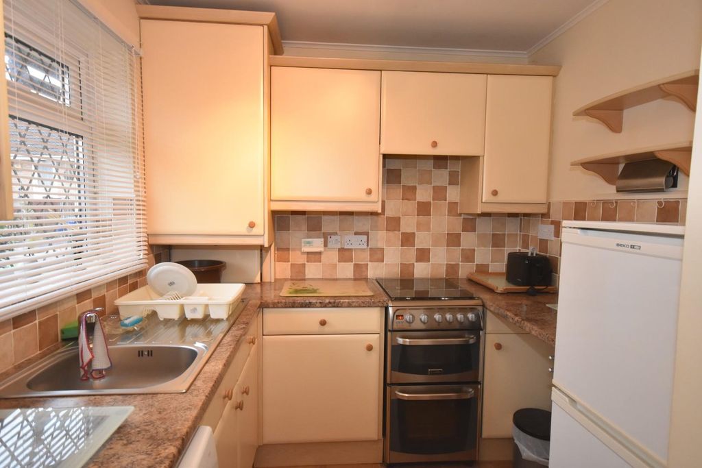 Property photo 2 of 10 Kitchen.Jpg