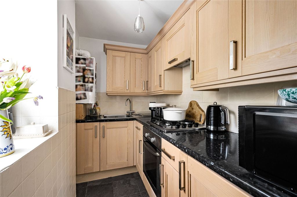 Property photo 3 of 18 Kitchen