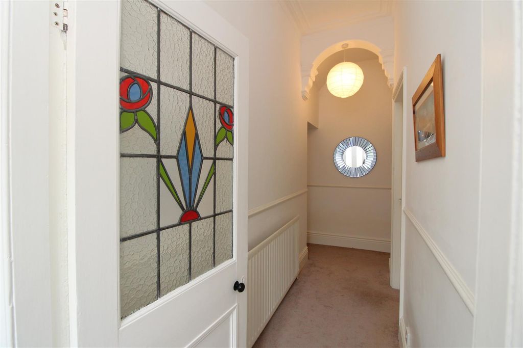 Property photo 3 of 14 Hallway