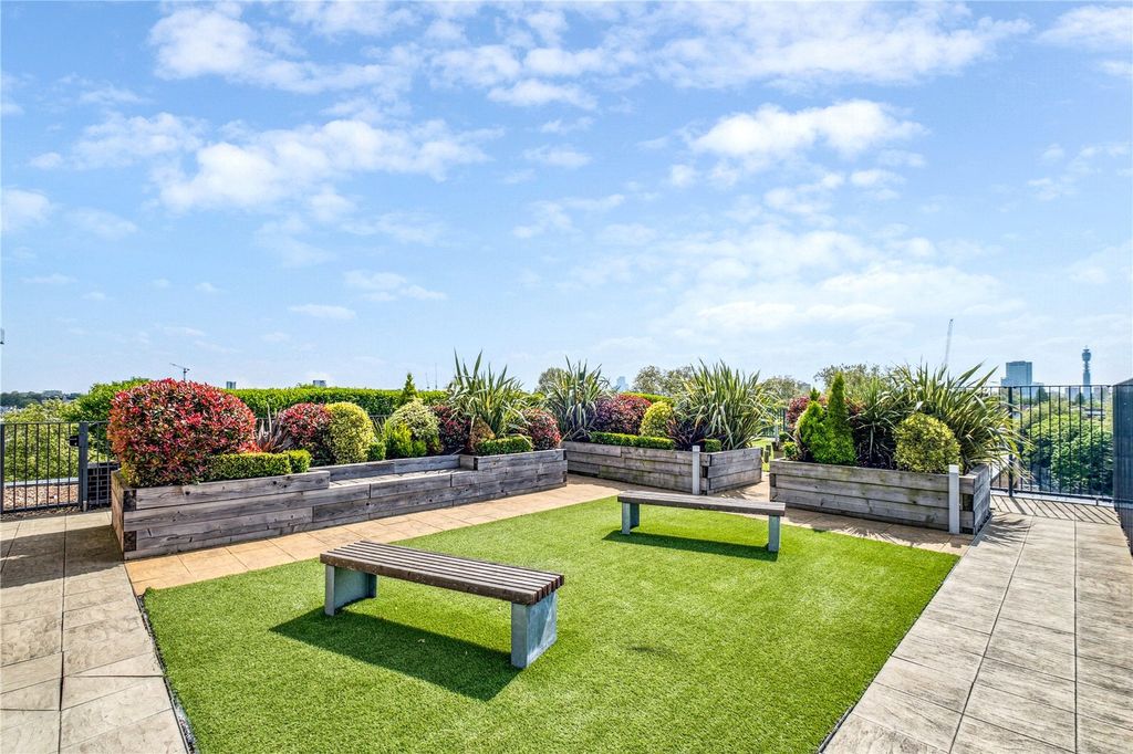 Property photo 2 of 15 Communal Terrace