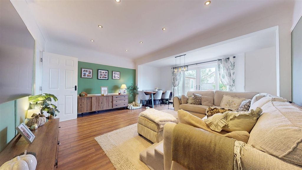 Property photo 2 of 21 Trent Road Reception Room