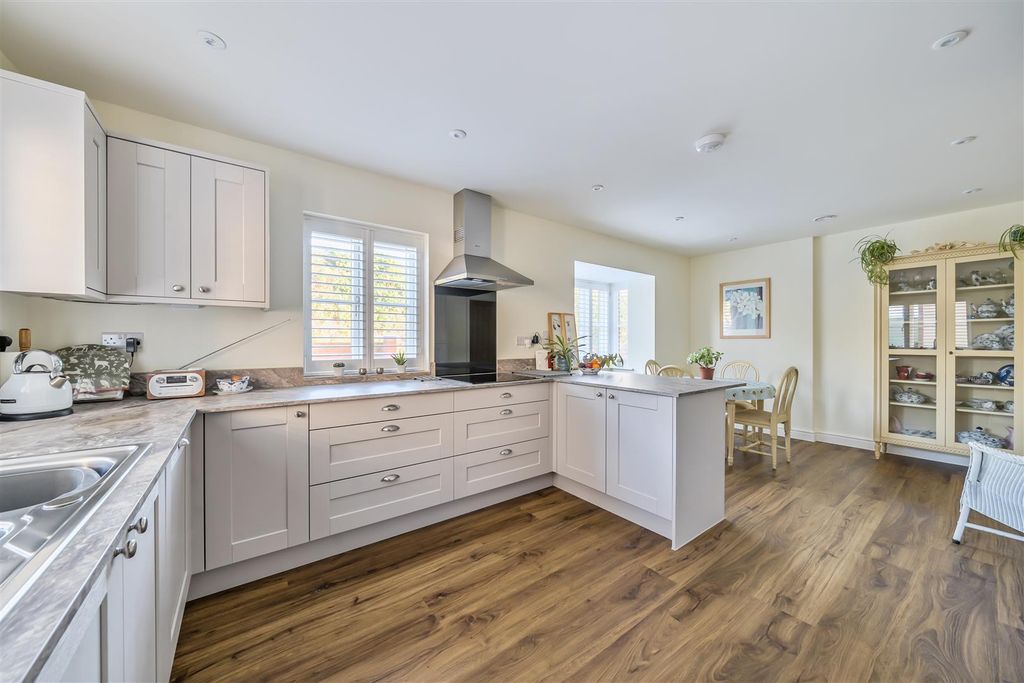 Property photo 3 of 22 Kitchen/Dining Room