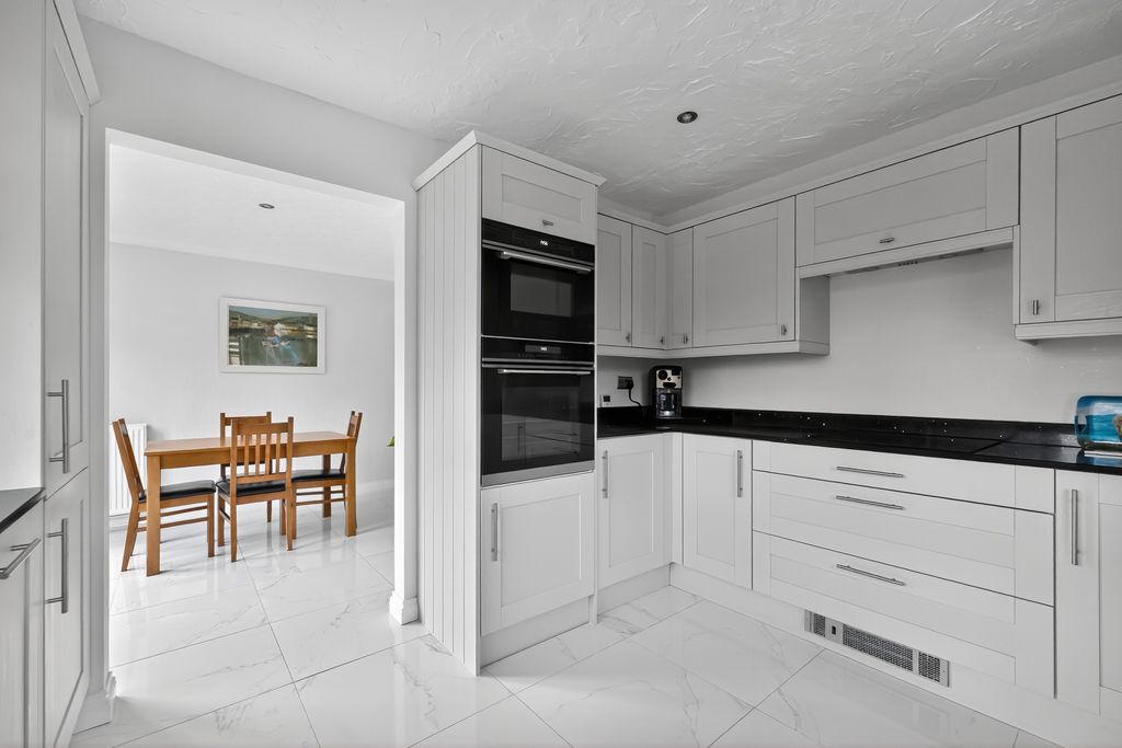 Property photo 3 of 24 Kitchen