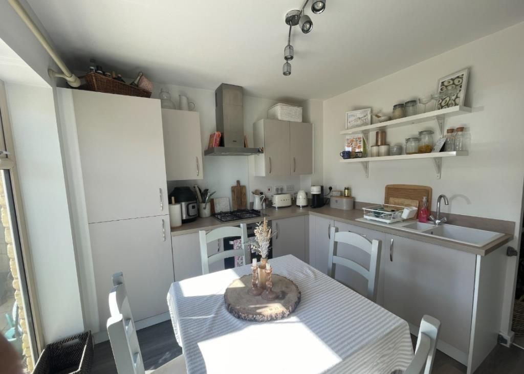 Property photo 3 of 14 Kitchen