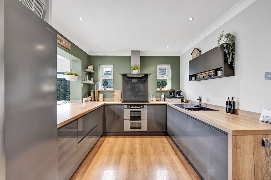 Property photo 2 of 30