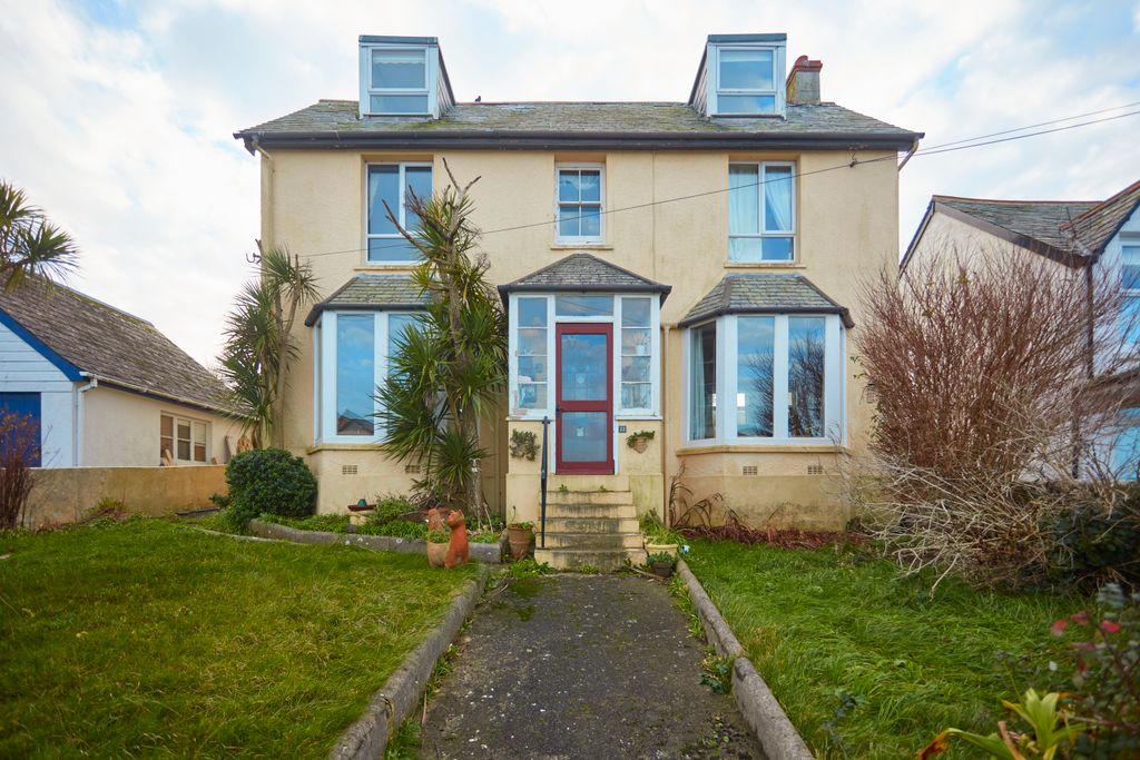 Property photo 2 of 15 676588800F40E_32 Tintagel Terrace 39195