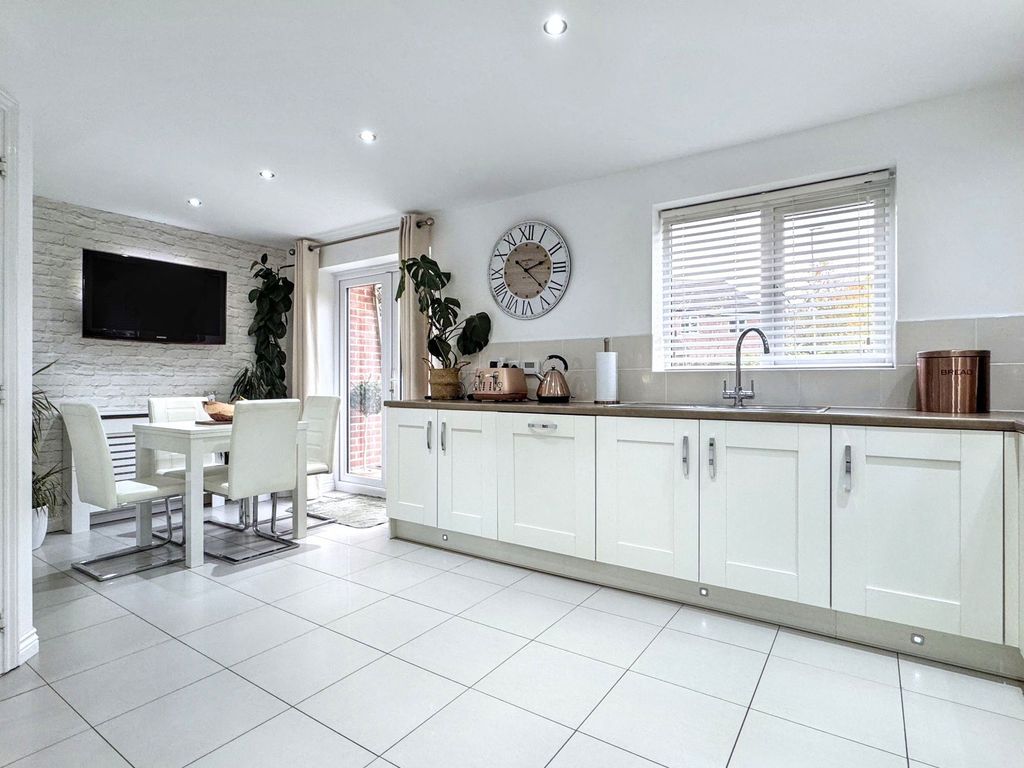 Property photo 3 of 31