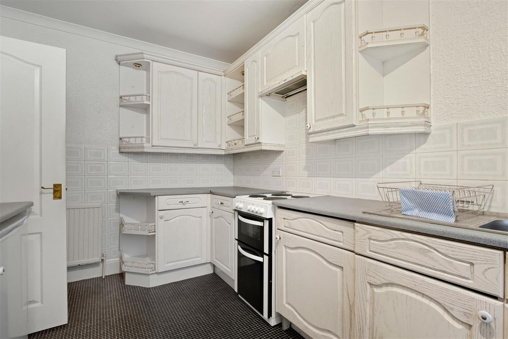 Property photo 3 of 18 Kitchen