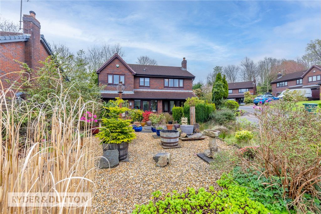 Property photo 1 of 31 Detached Family Home