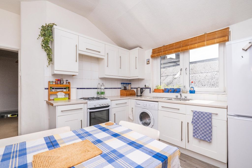 Property photo 3 of 15 Kitchen