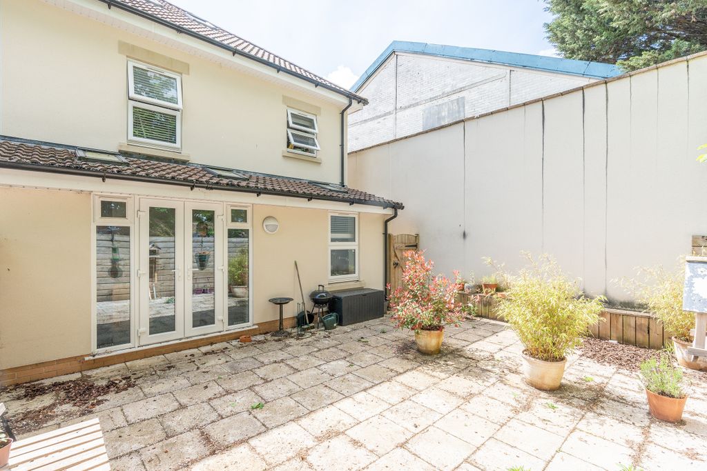 Property photo 2 of 15 14