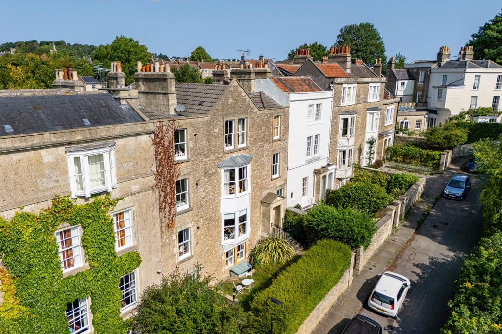 Property photo 1 of 23 Flat 1 7 Mount Beacon Ba1 5Qp-19.Jpg