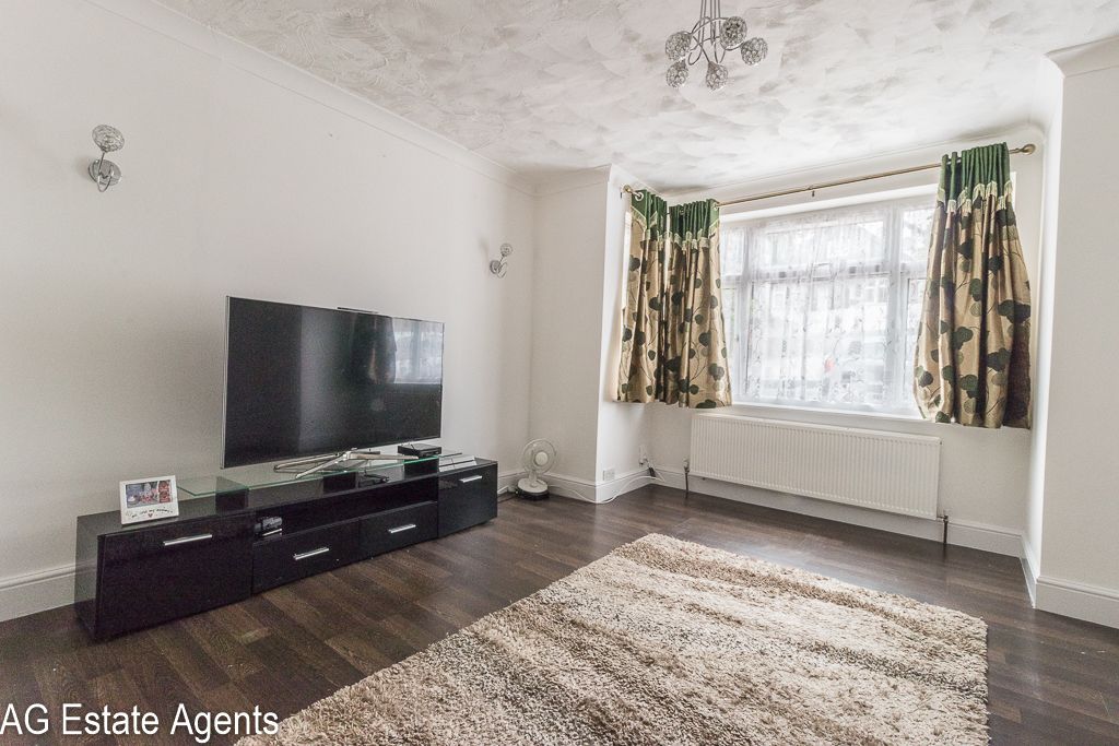 Property photo 3 of 15 Lounge 2