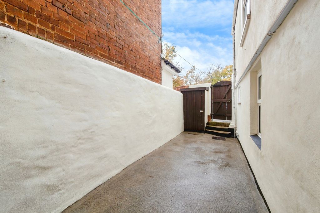 Property photo 3 of 13 Photo