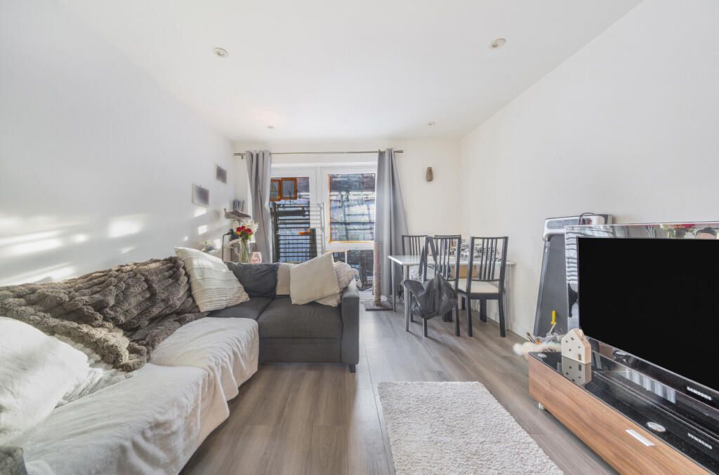 Property photo 2 of 8