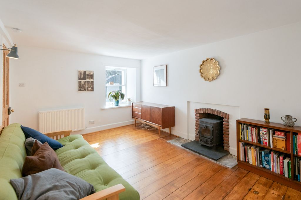 Property photo 3 of 27