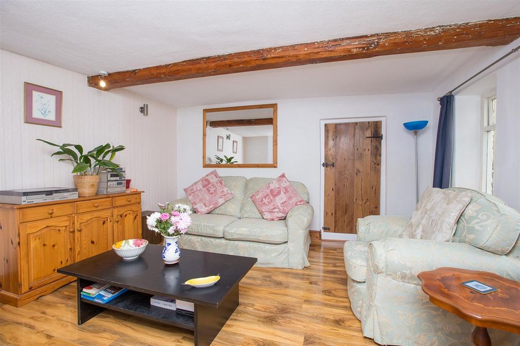 Property photo 2 of 12 Lounge