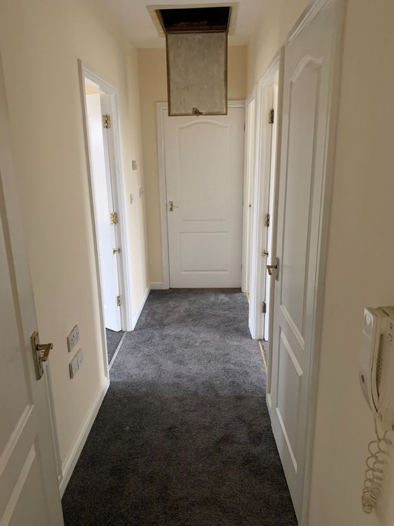 Property photo 2 of 9 Photograph 5