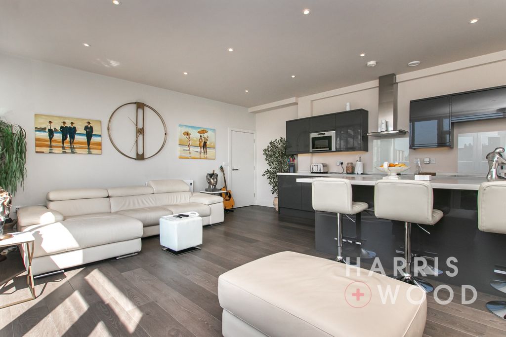 Property photo 3 of 18 3942724