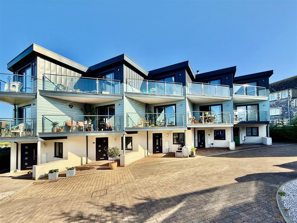 Property photo 1 of 30 Walcot Place.Jpg