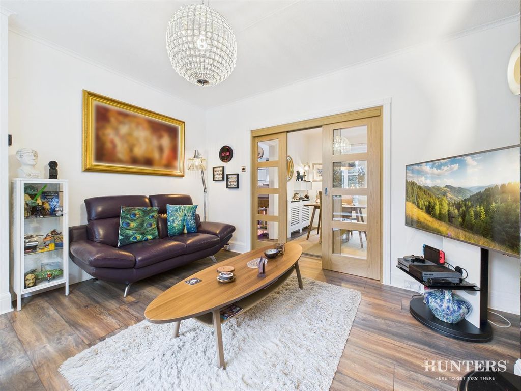 Property photo 3 of 19 Cam03792G0-Pr0335-Still008.Jpg