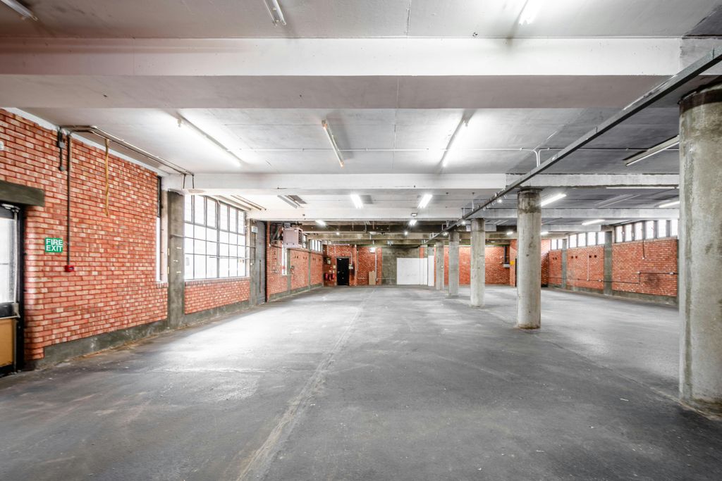 Property photo 2 of 11 Bayford St Bus Centre U1 New  Low Res 4.Jpg