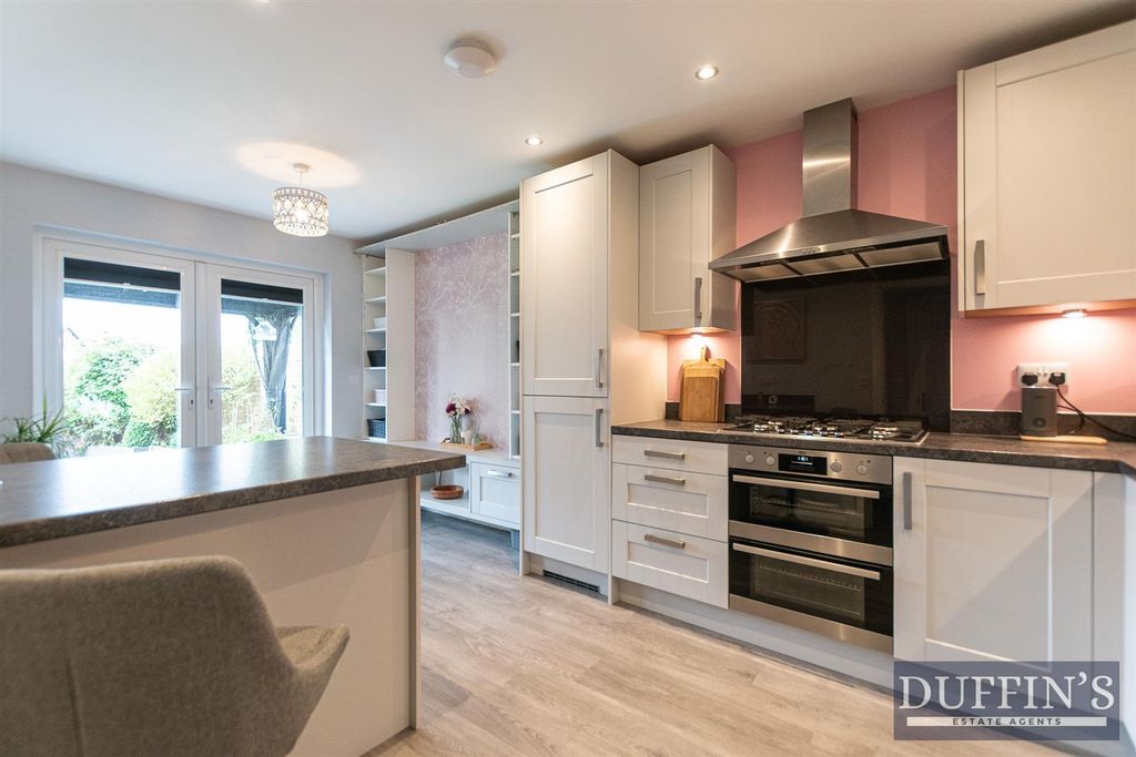 Property photo 3 of 36