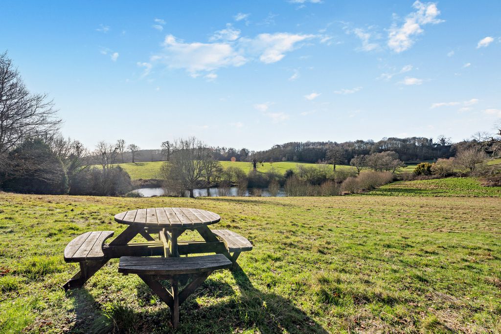 Property photo 3 of 27 House. Partnership