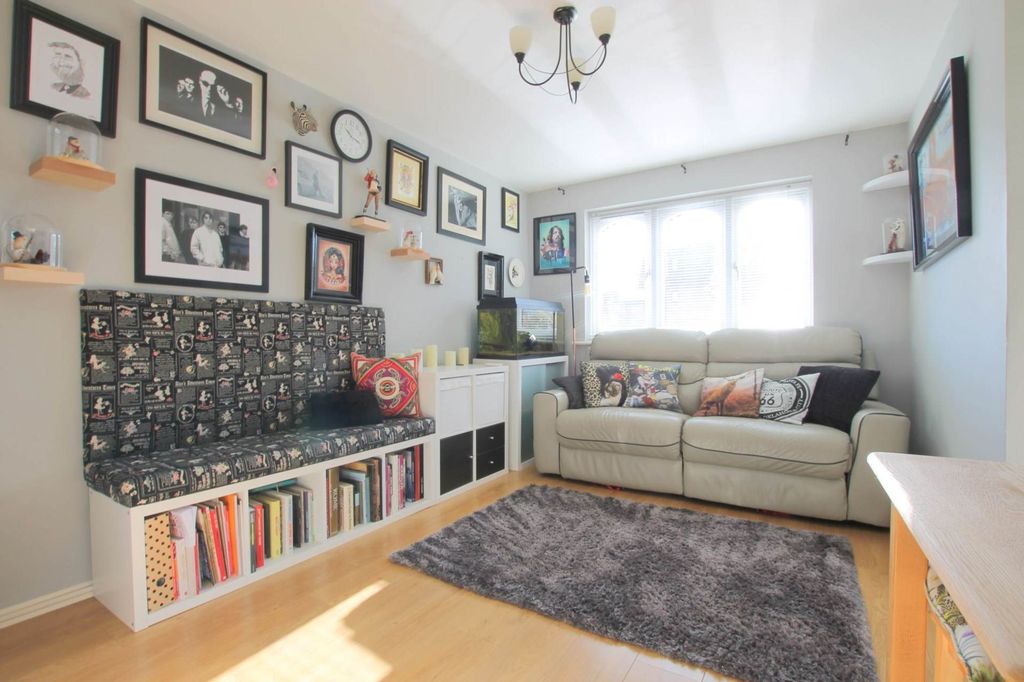 Property photo 2 of 7