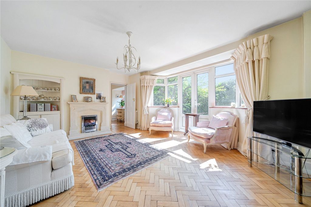 Property photo 2 of 24 Living Room